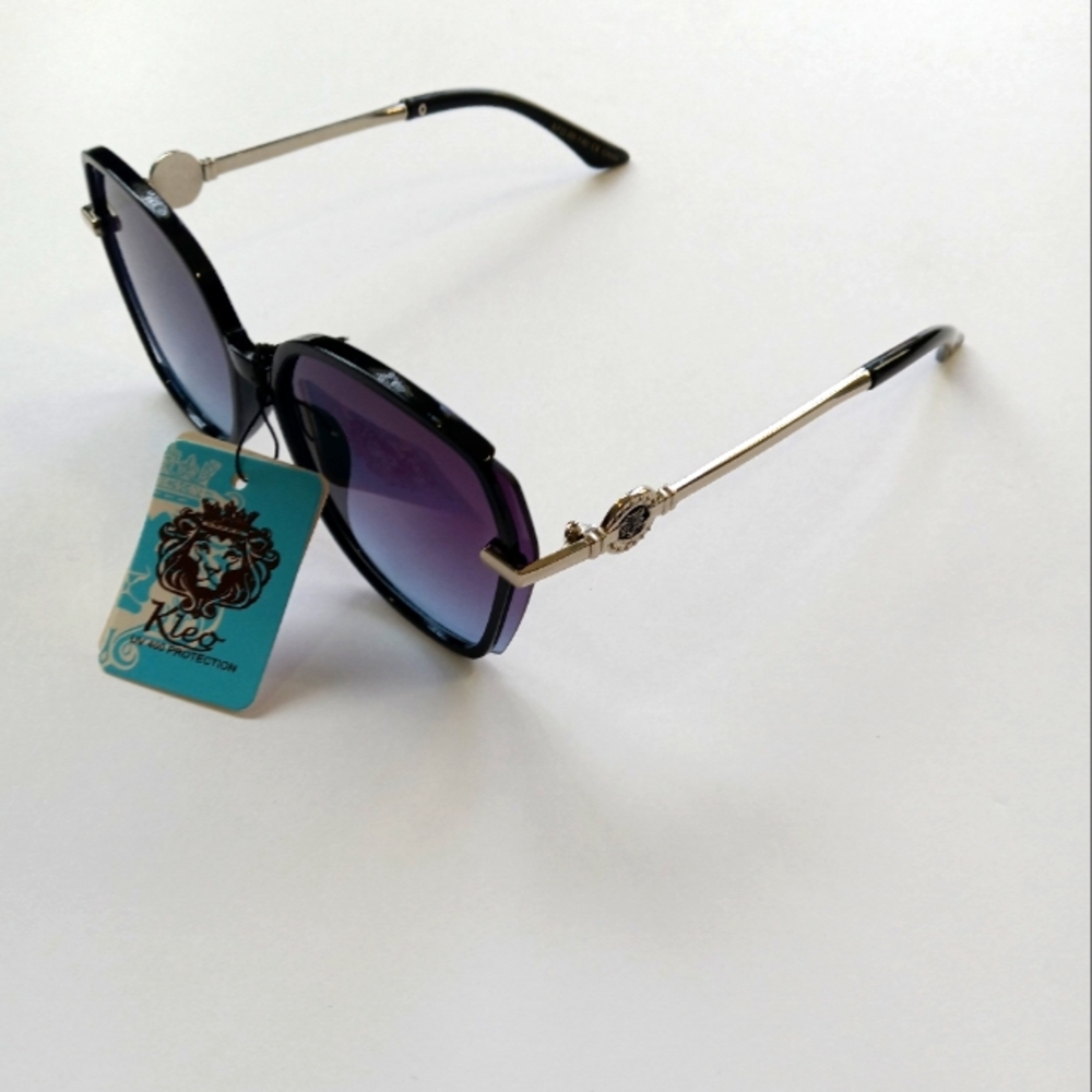NWT Kleo  Women's Butterfly Square sunglasses